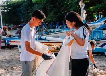 Bali Lebih Bersih Collaborates with BEM PM Universitas Udayana at Kedonganan Beach